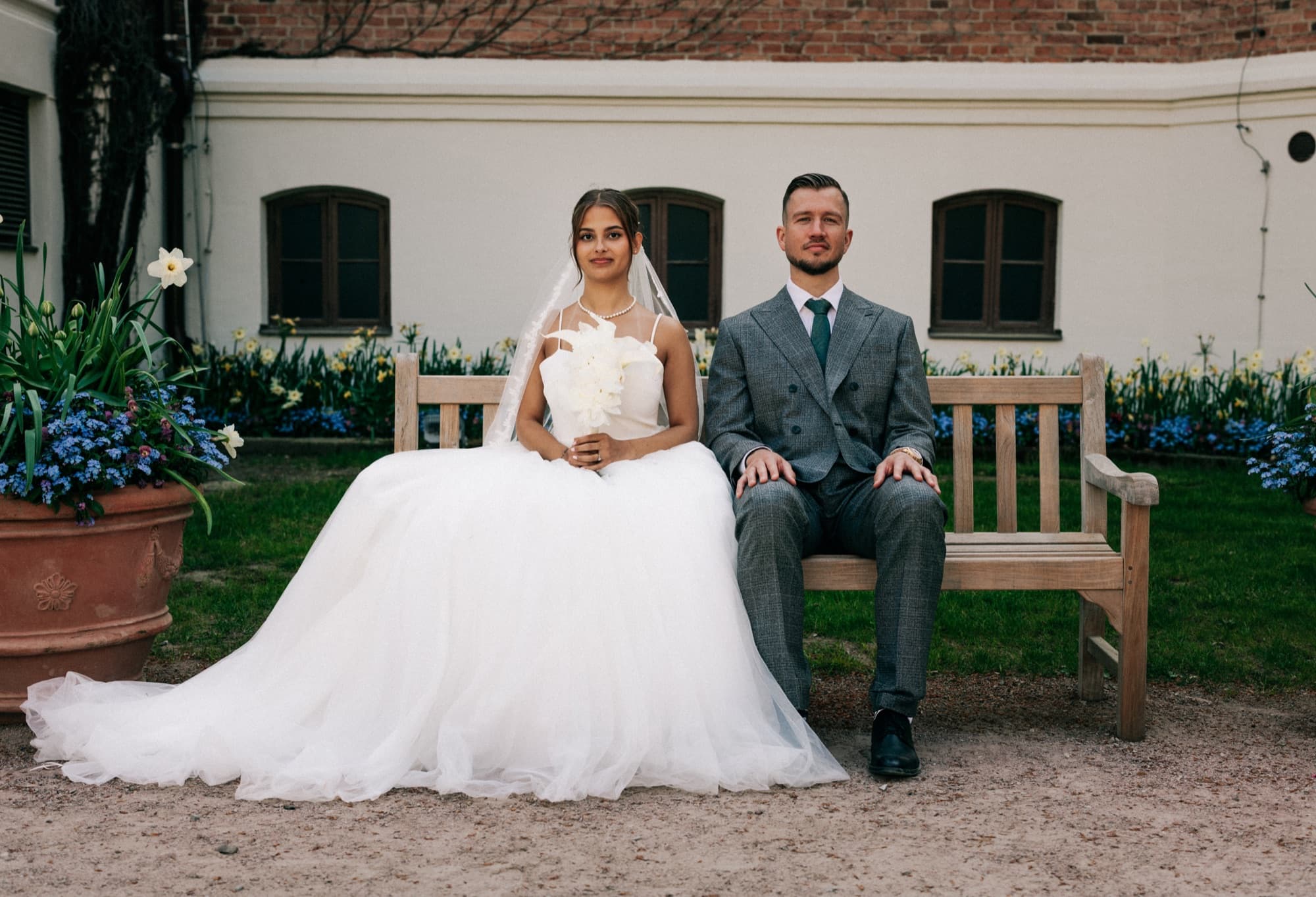 Couple on a bench at a Scanian manor house